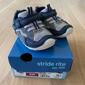 Stride Rite Kylo Sneaker in Very Good Condition